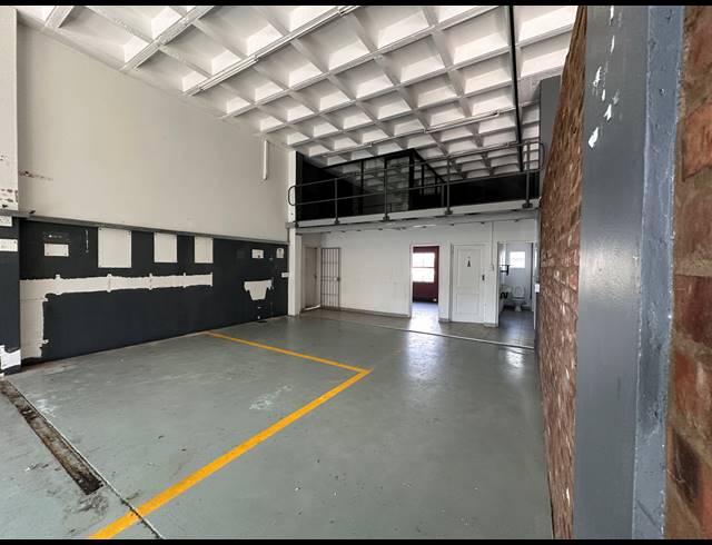 200M² WAREHOUSE TO LET IN HIGHVELD